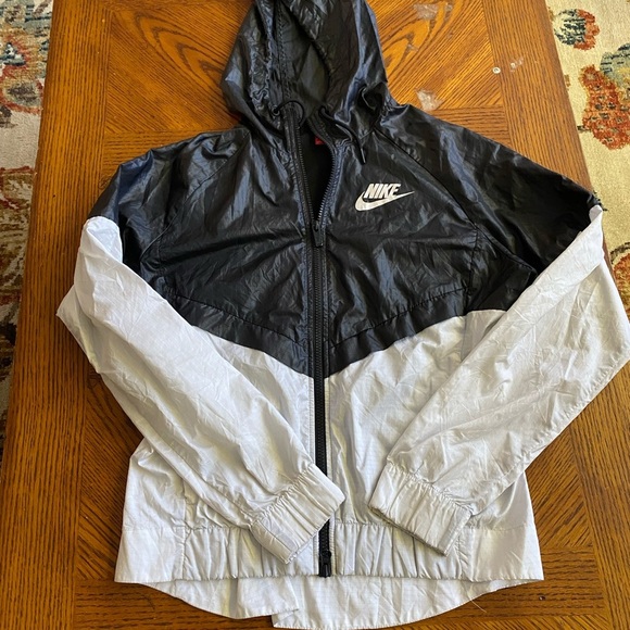 Nike Black and White Windbreaker Jacket - Picture 2 of 7